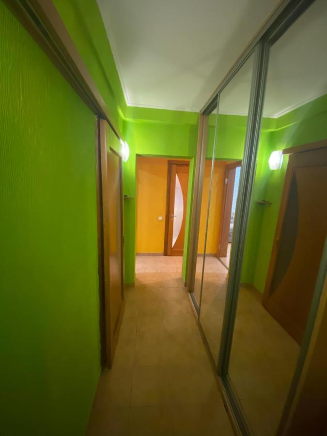 Adventure Apartamento Kiev Exterior foto